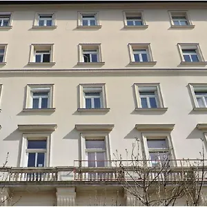Appartement B3, Boedapest